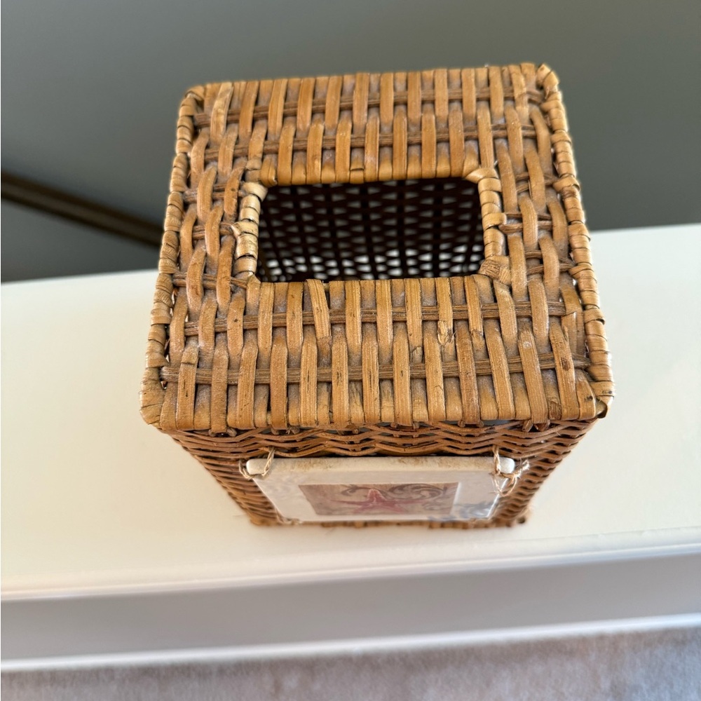 Woven Basket Tissue Holder with Starfish Design - Picture 2 of 2